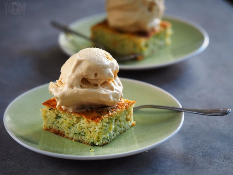 Keto blondie z cukinii (Paleo, LowCarb, bez nabiału) - moderncavegirl.pl