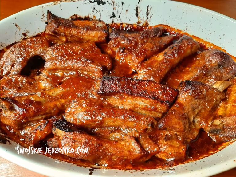 Żeberka pieczone w ketchupie