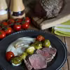 Pieczona polędwica wołowa z puree z topinamburu