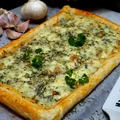 TARTA SEROWA Z PIECZONYM CZOSNKIEM