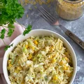 Sałatka z makaronem orzo, porem i kukurydzą