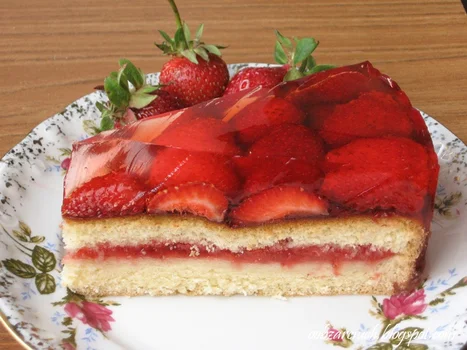 Tort truskawkowy