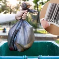Worki na śmieci z kodami kreskowymi! Polskie miasto ruszyło z pilotażowym programem śledzenia odpadów