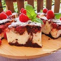 Sernikobrownie z malinami