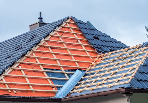 Wymiana lub remont dachu? W 2025 można dostać wysokie dofinansowanie z jednego z wielu programów