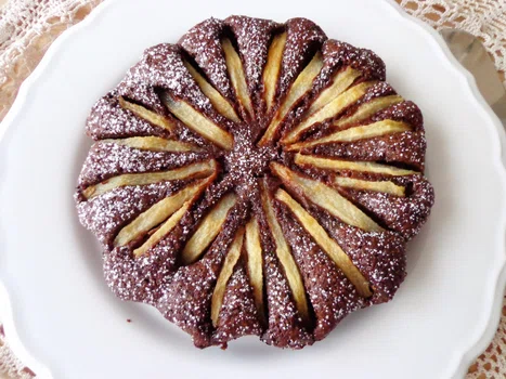 Migdałowo-czekoladowe ciasto z gruszkami bez mąki