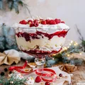 Bezowy deser trifle