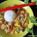 Czerwone curry z kurczaka i mango