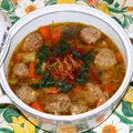 Garnek warzyw z pulpetami