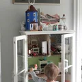 Domek dla lalek w starej szafce-DIY