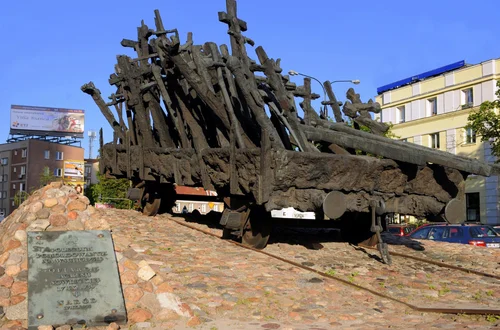Dzień Pamięci Ofiar Zbrodni Katyńskiej: Historia, Pamięć i Edukacja