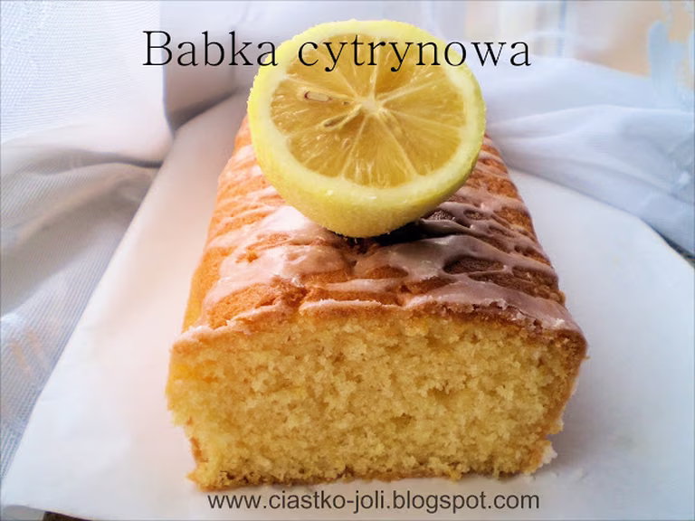 Delikatna babka cytrynowa