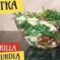 Sałatka do grilla z rukolą, suszonymi pomidorami i serem feta