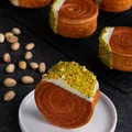 Okrągłe croissanty z pistacjami z Lafayette