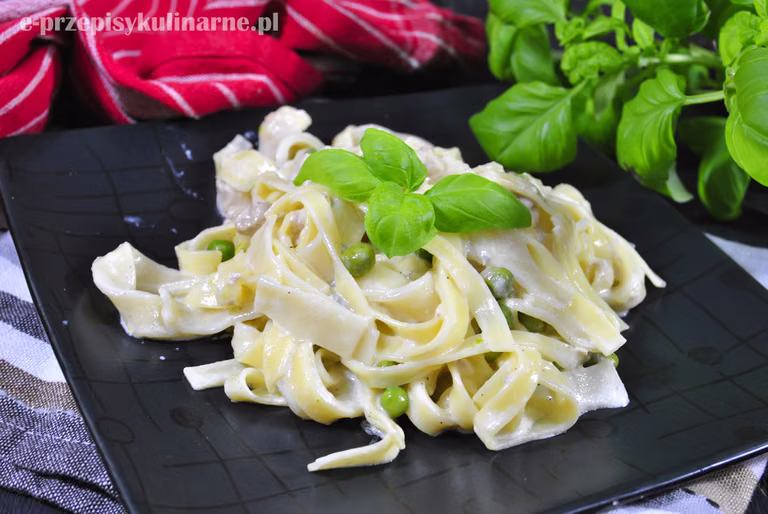 Makaron Tagliatelle Z Kurczakiem W Serowym Sosie