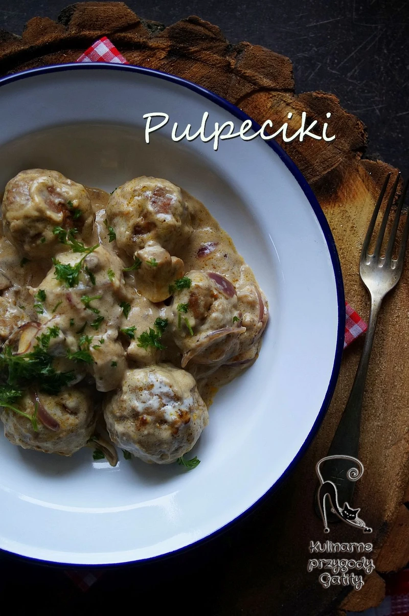 Pulpety z pieczarkami w sosie śmietankowym