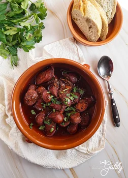Chorizo w czerwonym winie
