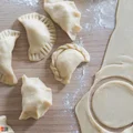 Jak lepić pierogi? 3 sposoby i wzory