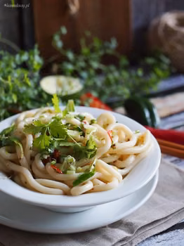 Makaron udon z chilli i szpinakiem