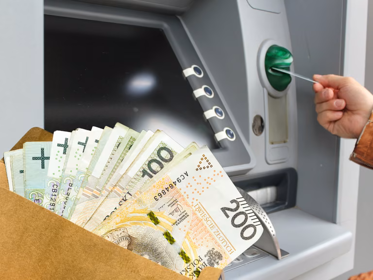 Darowizna od najbliższej rodziny? W tym przypadku skarbówka zażąda zapłaty podatku!