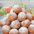 Włoskie mini pączki z serkiem ricotta "Castagnole"