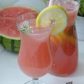 Pyszna lemoniada arbuzowa, która gasi pragnienie i orzeźwia. Nie wymaga dodatku cukru!