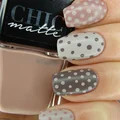 Manicure w kropeczki