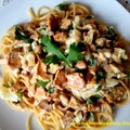 Razowe spaghetti z kurkami w sosie śmietanowo-ziołowym
