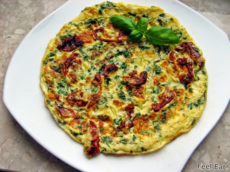 Omlet z suszonymi pomidorami