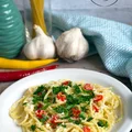 Spaghetti z oliwą chili i czosnkiem