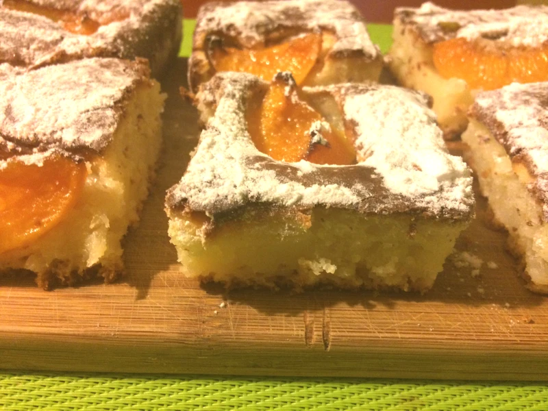 Ciasto jogurtowe z brzoskwiniami