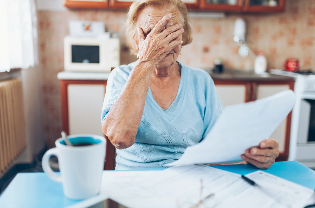 Emeryci czekali na tę decyzję. Wiemy, co z dopłatami do prądu w 2026