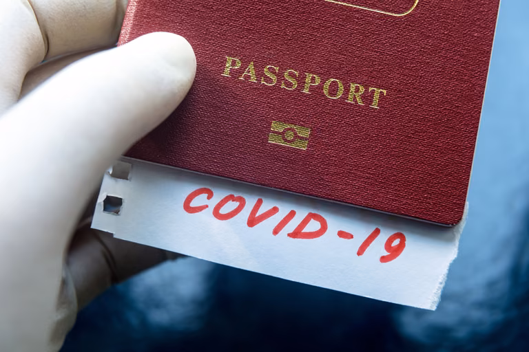 "Paszport covidowy" - czym jest? Bez niego nie wyjedziemy z kraju?