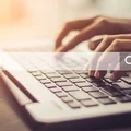 Kto odpowiada za działalność najemcy w Internecie? Odpowiedź może Cię zaskoczyć!