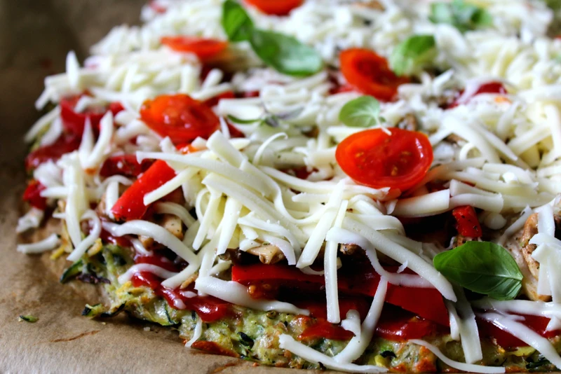 FIT pizza na spodzie z cukinii
