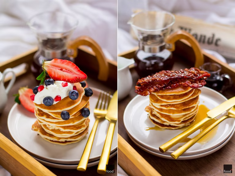 Bezglutenowe pancakes ze śmietanką kokosową i owocami lub z bekonem i syropem klonowym