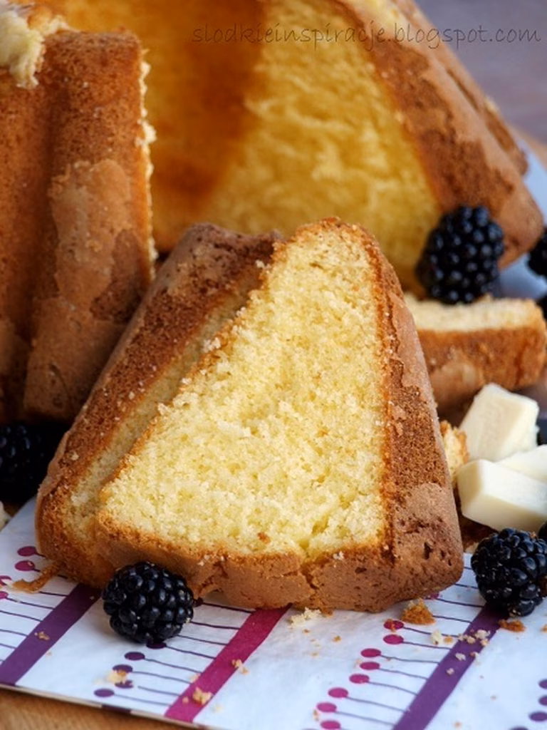 Waniliowa babka z białą czekoladą