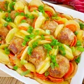 Pulpety zapiekane z ziemniakami - efektowna i tania zapiekanka