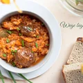 Lekki wege bigos z kiszonej kapusty z grzybami. Pycha.