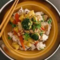 Stir fry ze świeżym ananasem
