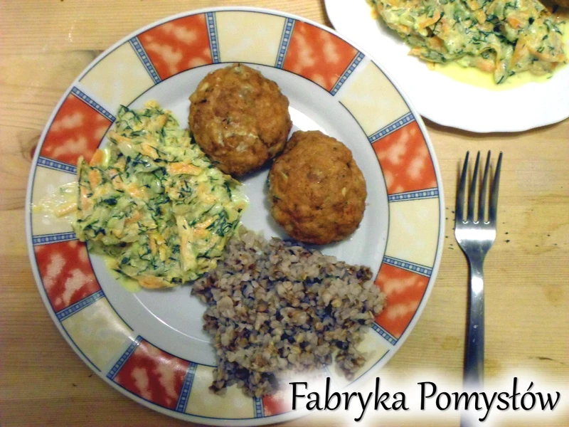 Pulpety z indyka w sosie cukiniowo-marchewkowym z koperkiem