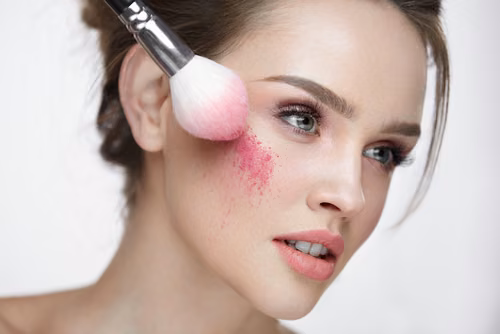 Domowy róż do policzków – jak zrobić?