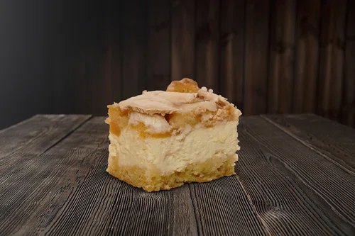 Sernik z brzoskwiniami