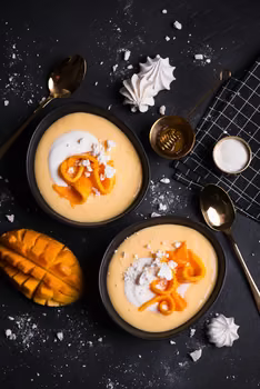 Mango smoothie bowl