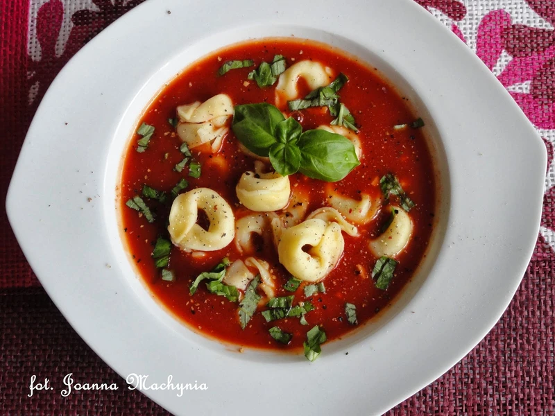 Zupa pomidorowa z tortellini
