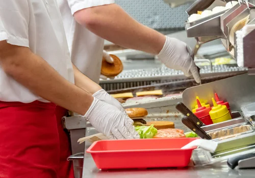 Już w 2026 ruszają zmiany w restauracjach. To zniknie ze stolików w całej Europie!