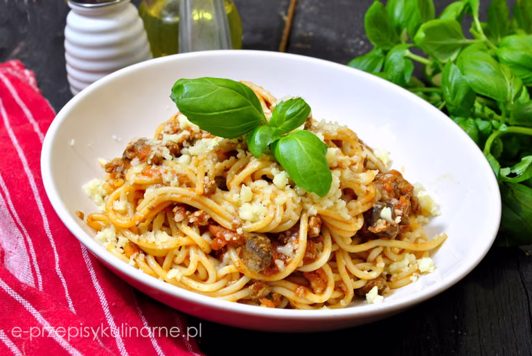 Spaghetti bolognese z wątróbką