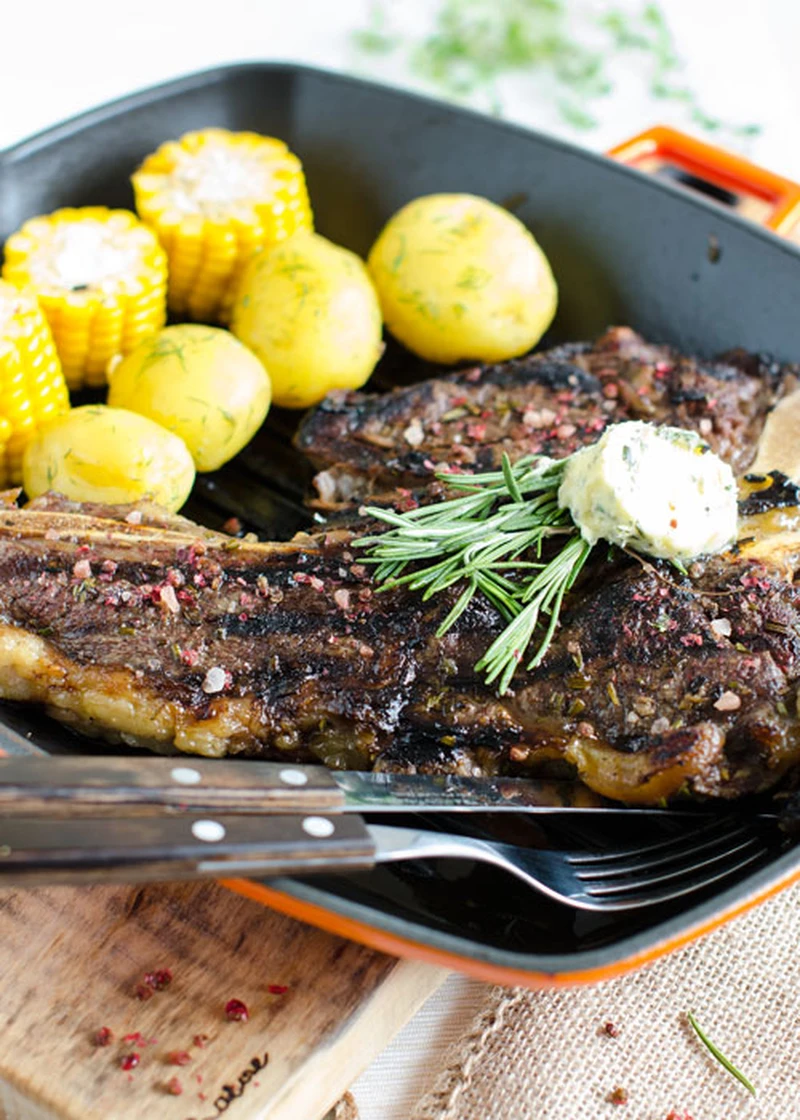 T-Bone Stek z masłem rozmarynowym