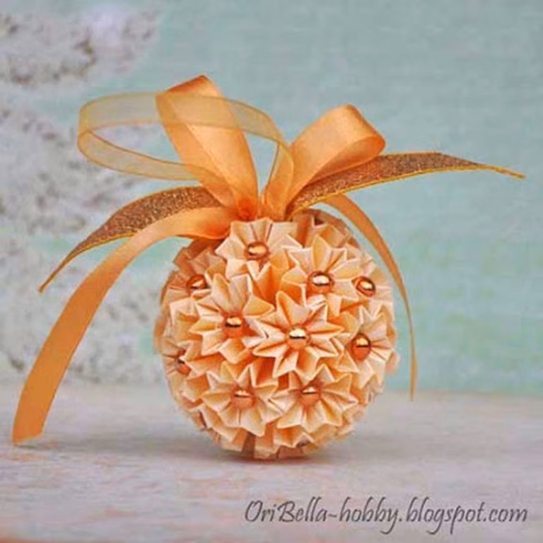 Origami na święta - bombka - kusudama