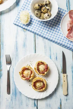 MUFFINY Z JAJKIEM, BOCZKIEM I SEREM ASIAGO